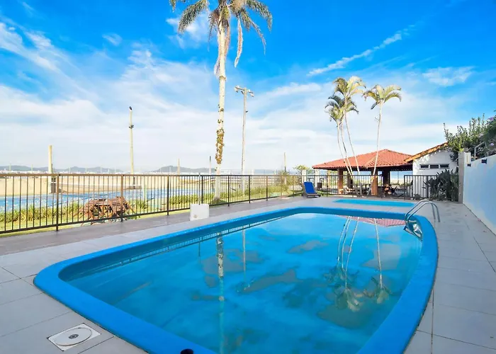 Apartamento Terreo Em Condominio Pe Na Areia P847